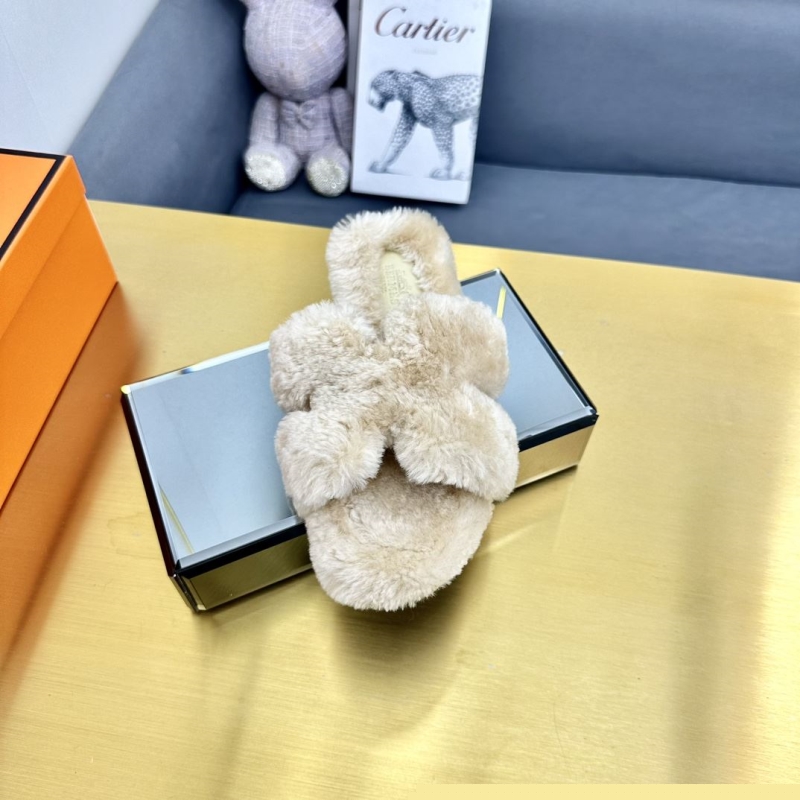 H**mes slippers